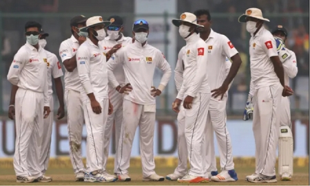 Pollution stops play at Delhi Test match as bowlers struggle to breathe